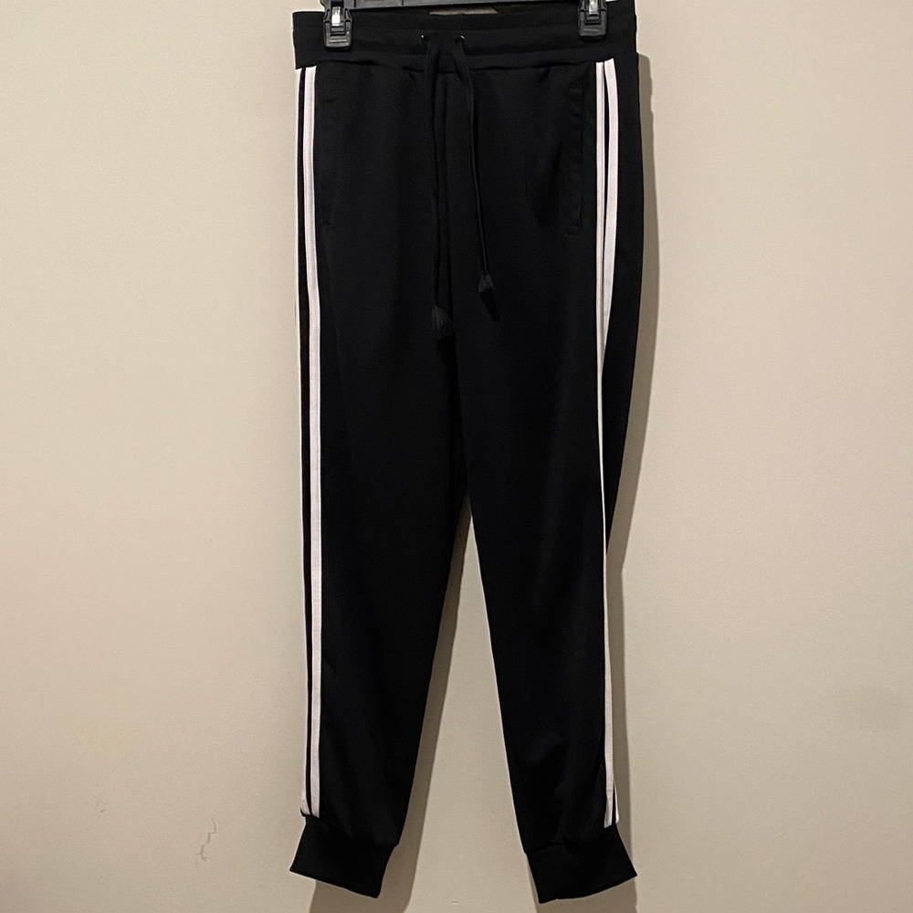 Bundle of Small Women’s Athletic Wear (4) pieces $3 per piece